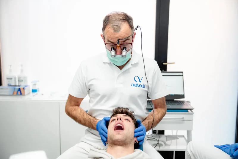 come raddrizzare i denti senza apparecchio